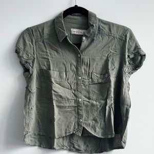 Abercrombie and fitch cropped shirt